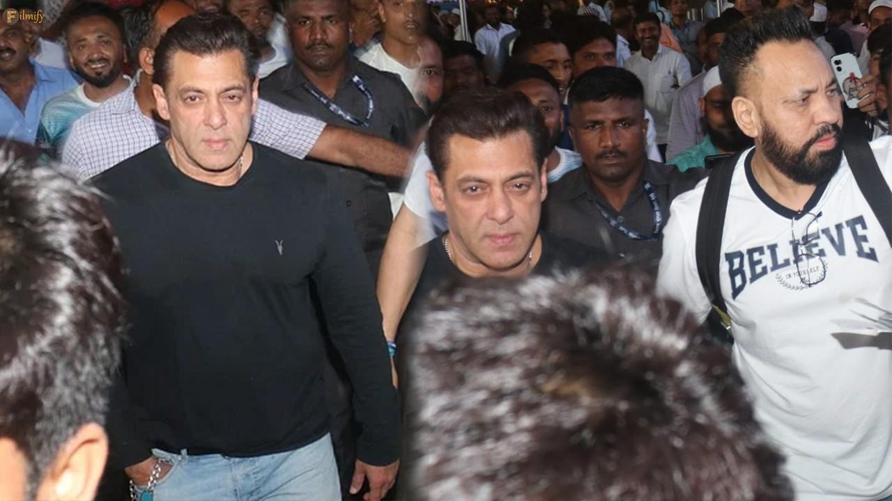 Salman Khan's bodyguard pushes him away...