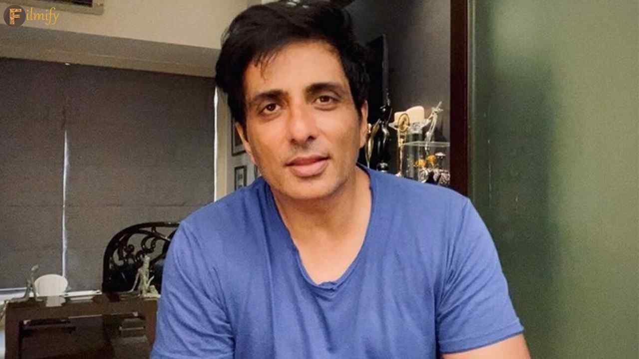 After Akshay Sonu Sood reacts on a tragic incident