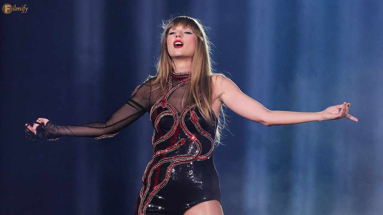 Fans doing crazy things to enjoy Taylor Swift's concerts