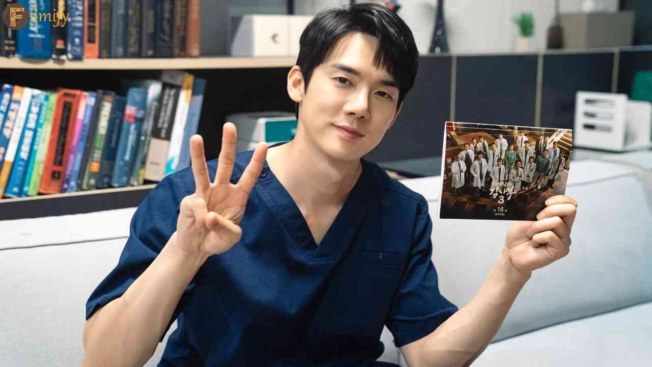 Yoo Yeon Seok who is the top loved artist this month