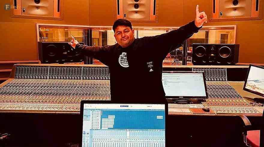 Thaman shocks the producer with his hotel bill..