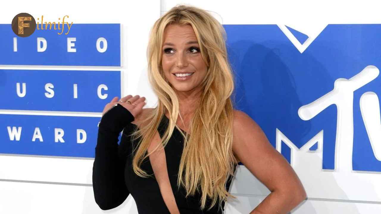 How did Britney Spears respond after receiving a slap from Victor's bodyguard?
