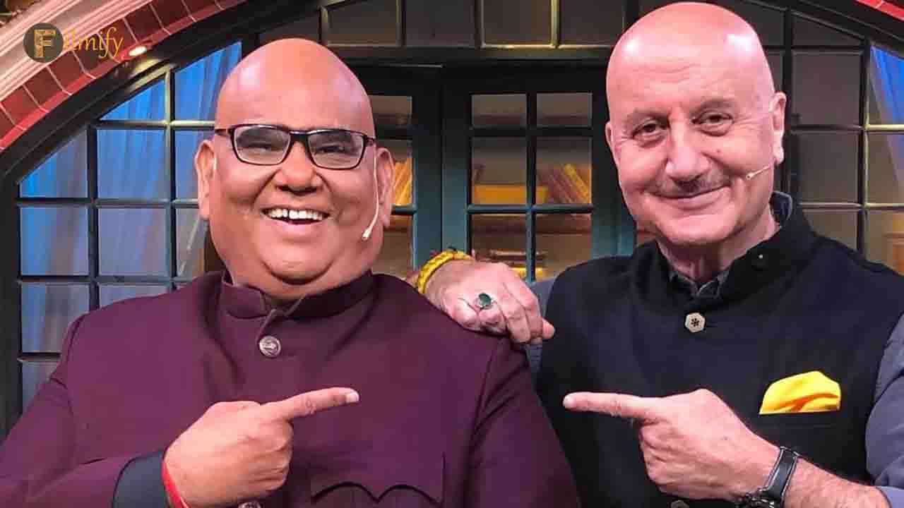 How Anupam Kher fulfills his best friend duties will make you teary-eyed