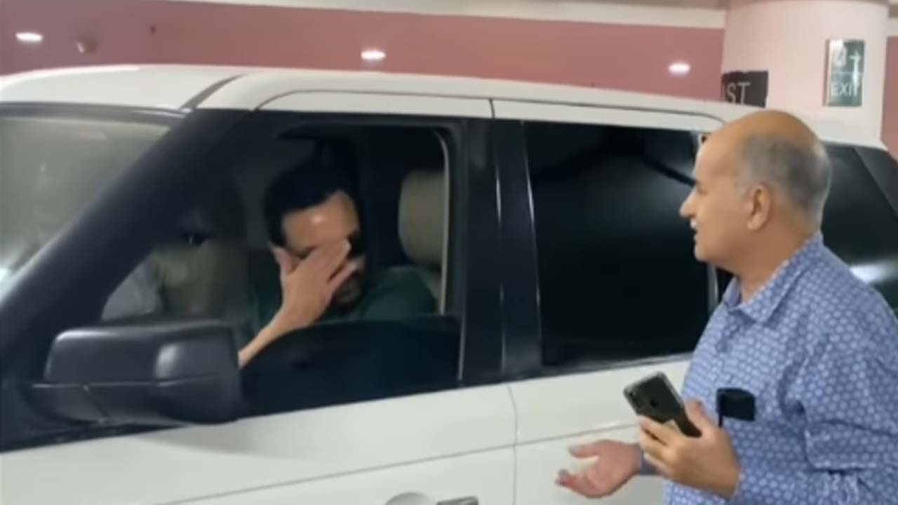 Saif Ali Khan drives over an old man as he tries to ask for a selfie