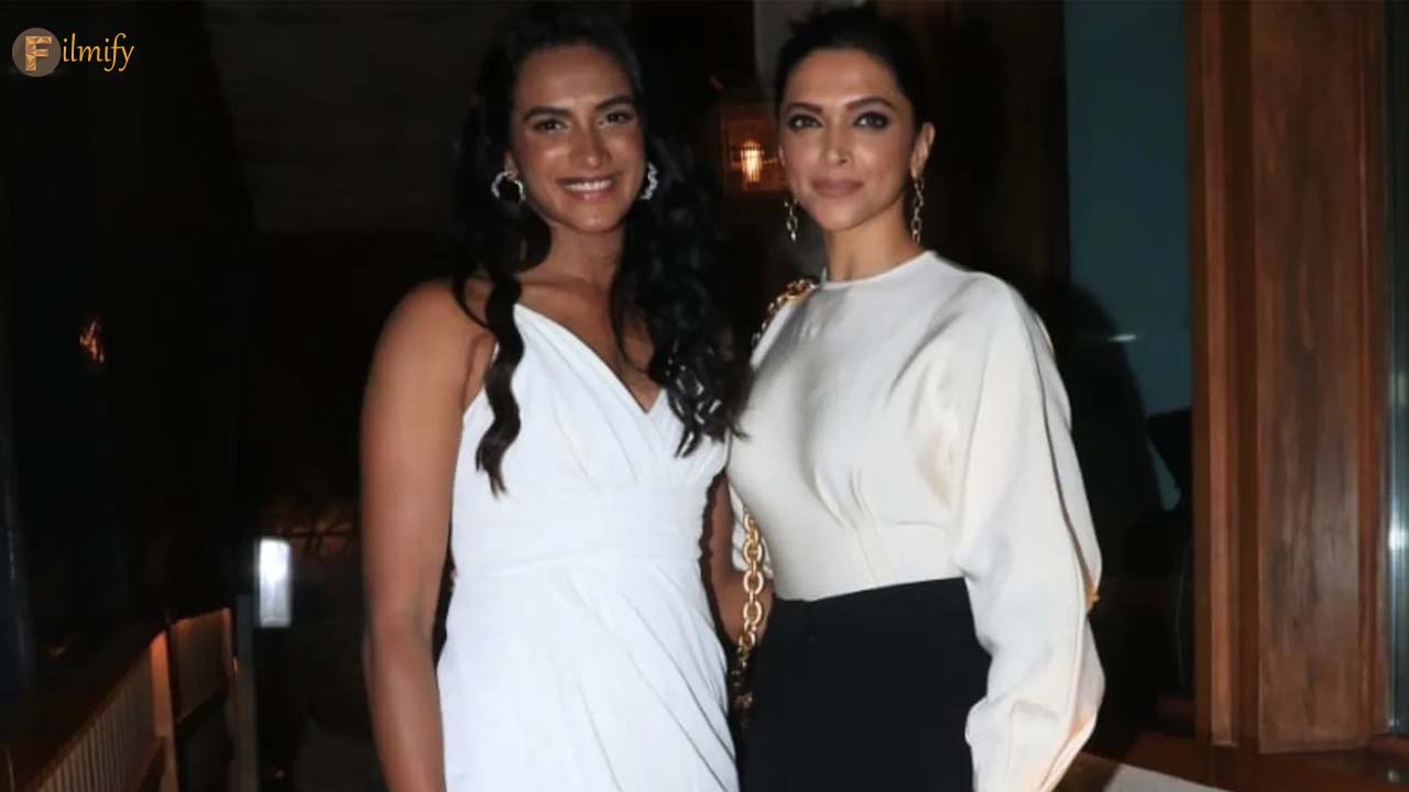 Deepika Padukone reacts to PV Sindhu's review of Fighter!