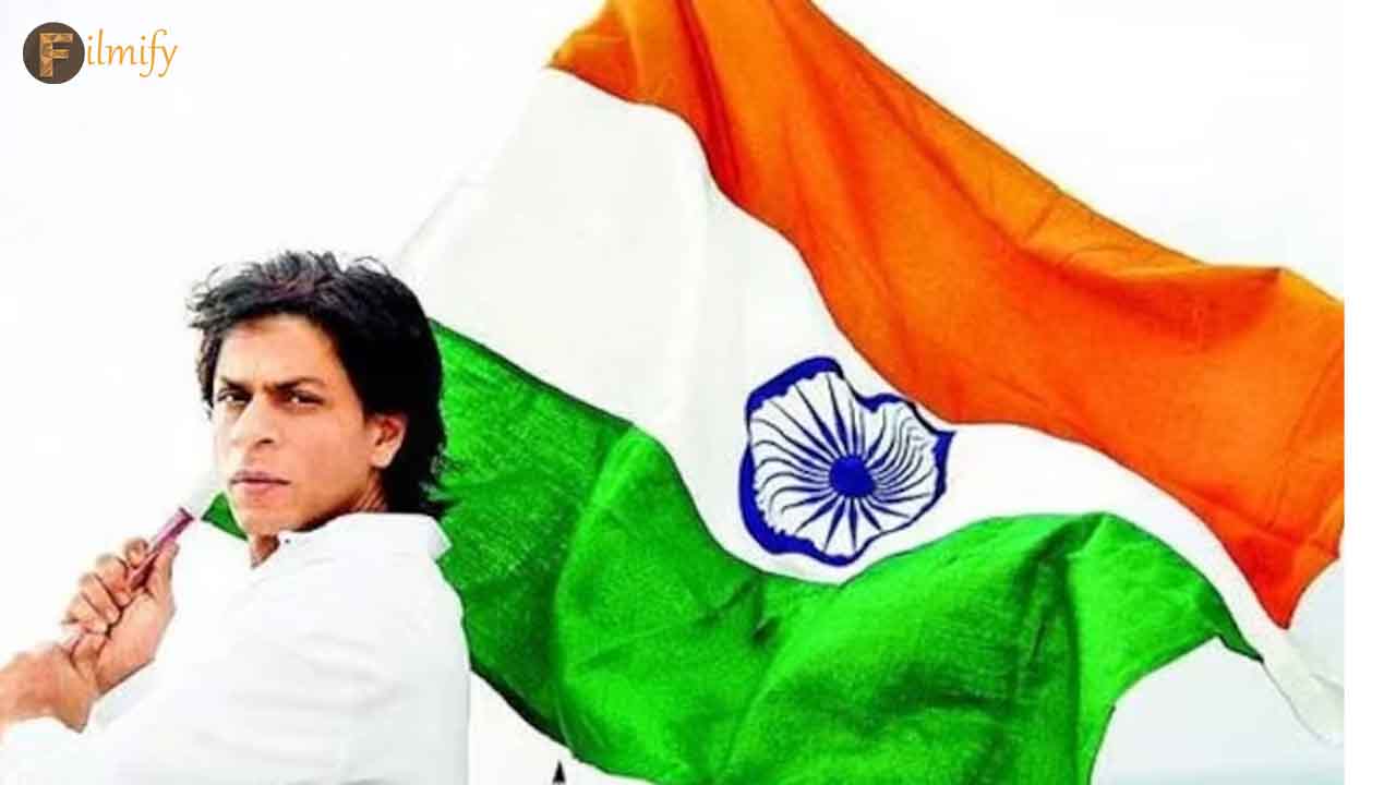 Shah Rukh Khan shares PIC with tricolor on social media on Republic day!