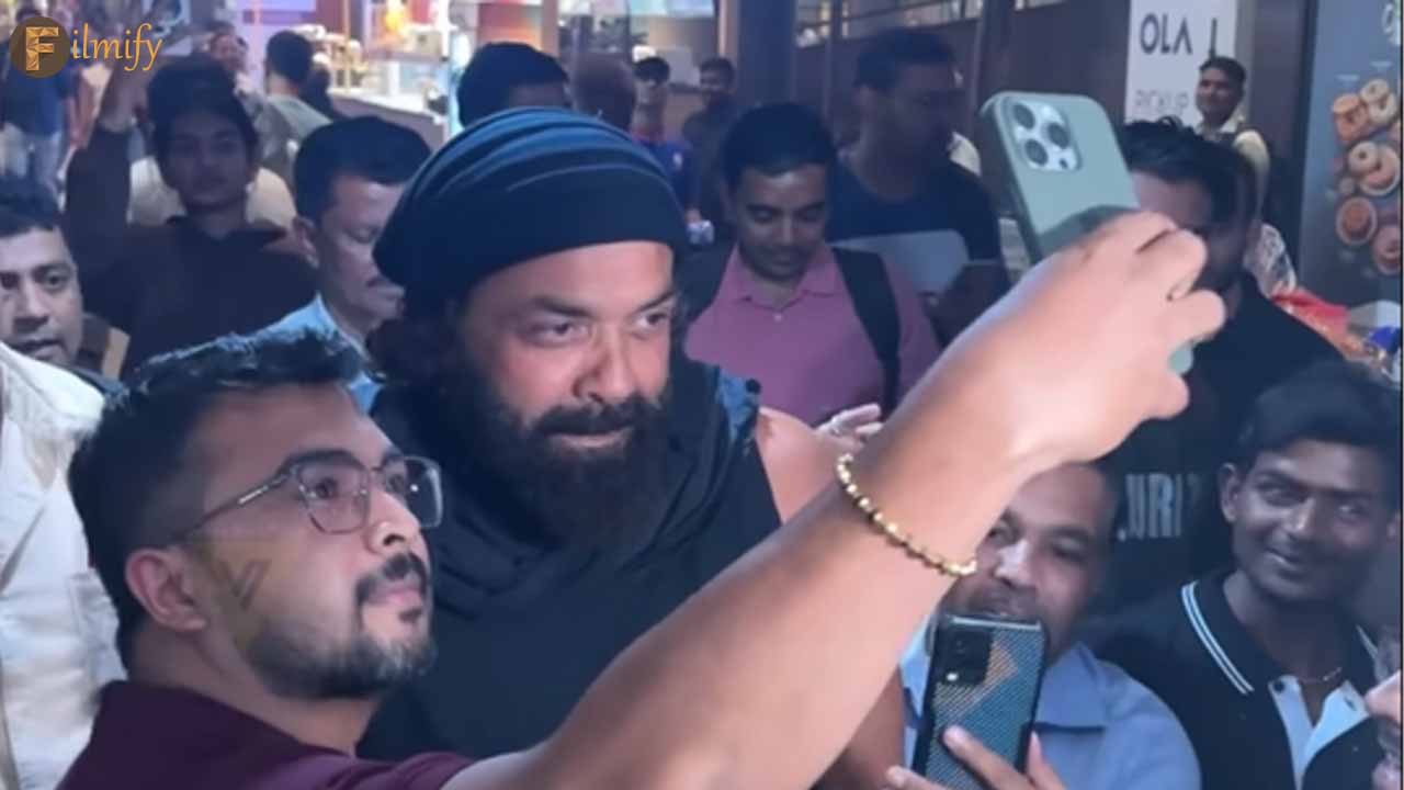 Bobby Deol gets mobbed at the airport!