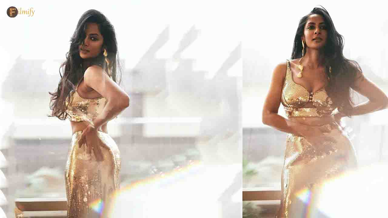 Sriya Reddy Spreading extra doses of glitz in a gold dress!✨✨✨