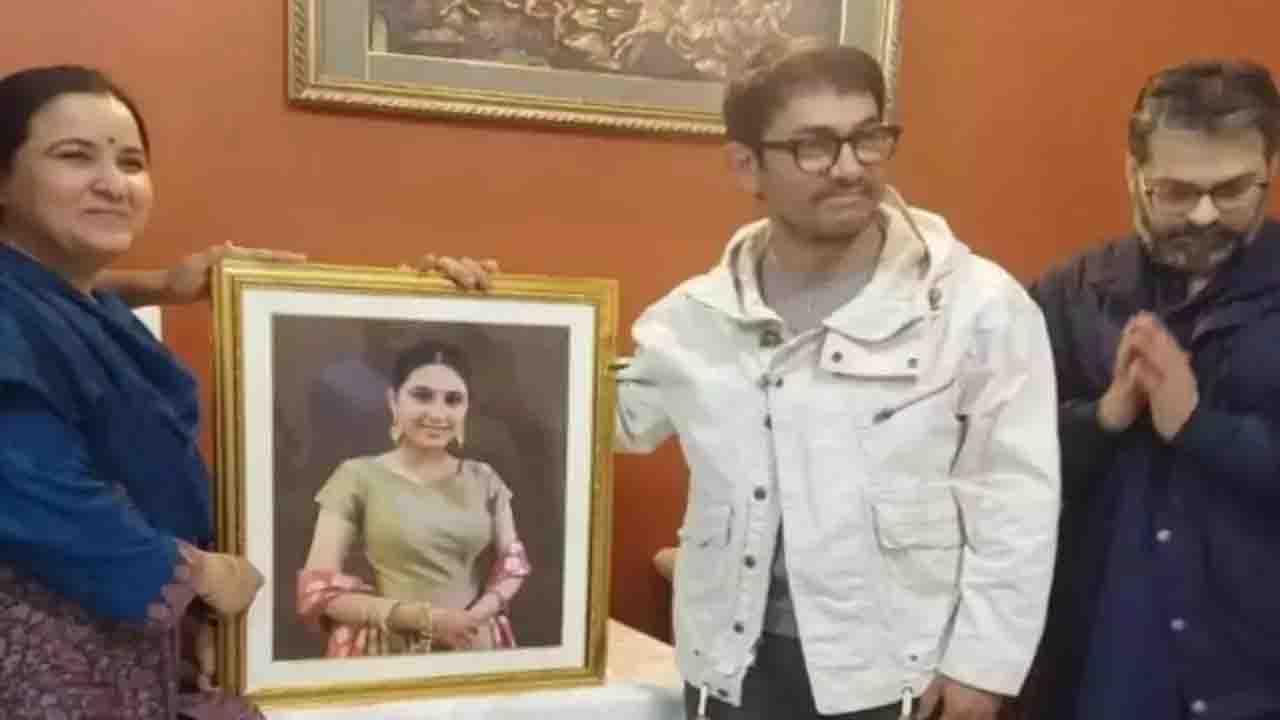 Aamir Khan visits his co-star's family as she passes away