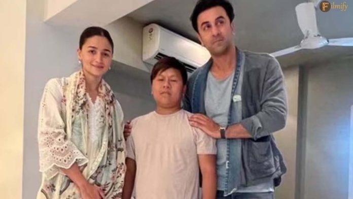 Alia Bhatt and Ranbir Kapoor's picture with a fan goes viral